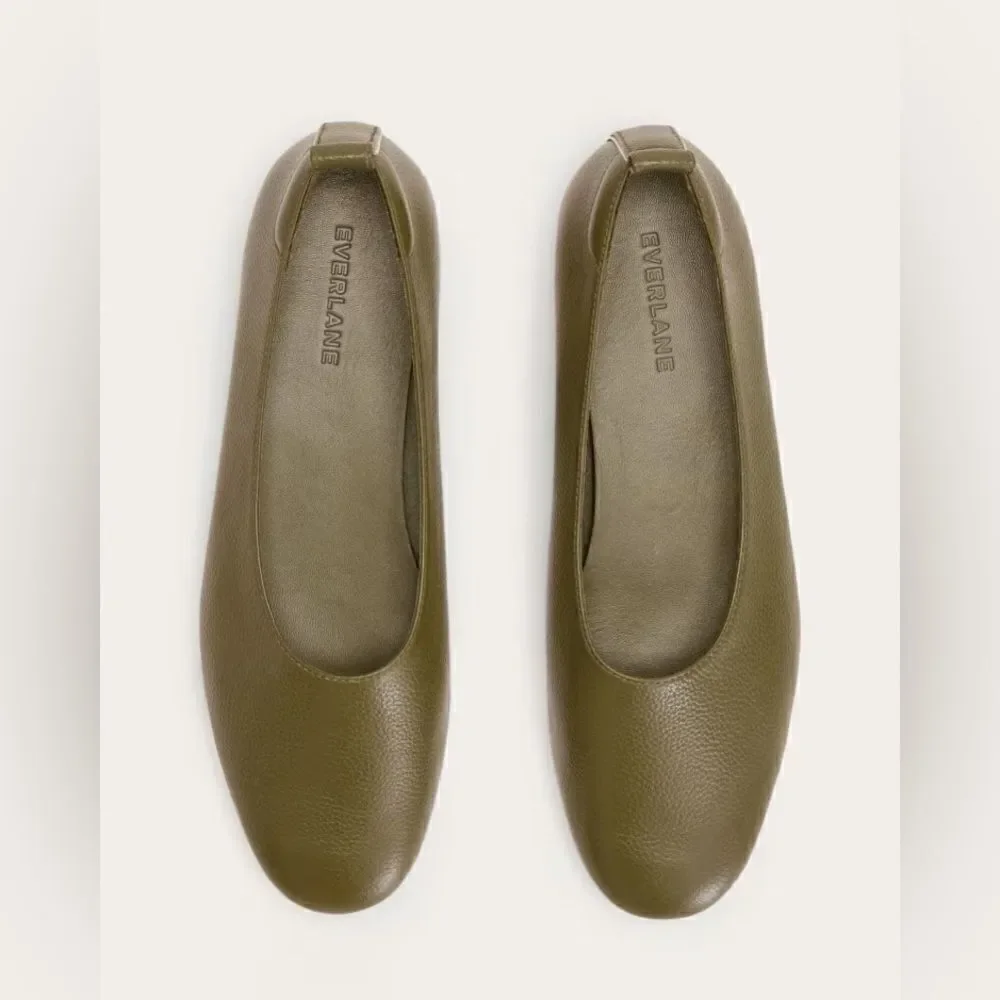 NEW EVERLANE The Day Glove in Birch Green